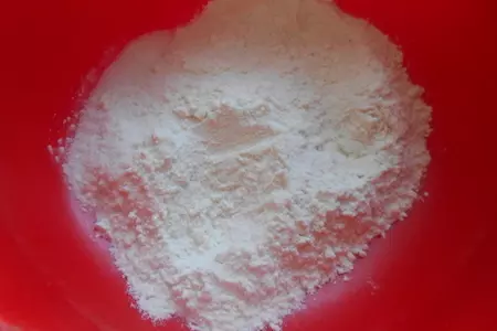 Шарлотка с яблоками: шаг 4