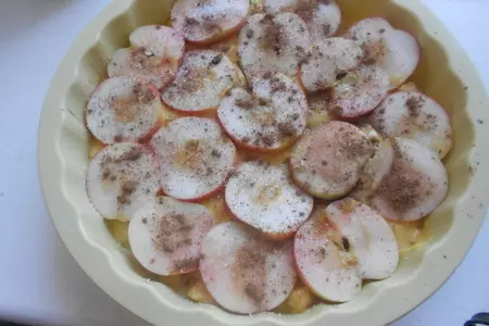 Шарлотка с яблоками: шаг 8