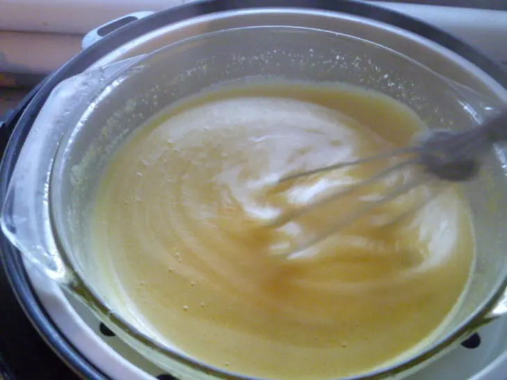 Медовые булочки с орехами на пару: шаг 8