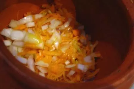 Гречка с курицей и шампиньонами в горшочках: шаг 2