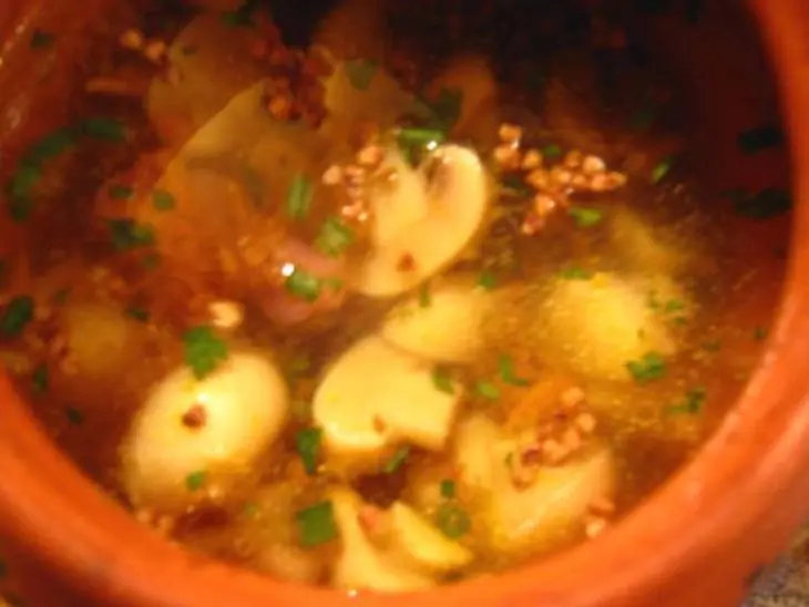 Гречка с курицей и шампиньонами в горшочках: шаг 5
