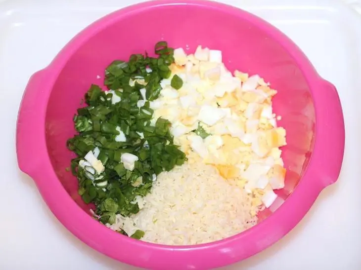 Булочки-розочки с сырной начинкой: шаг 4