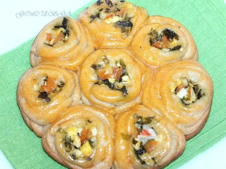 Булочки-розочки с сырной начинкой: шаг 12