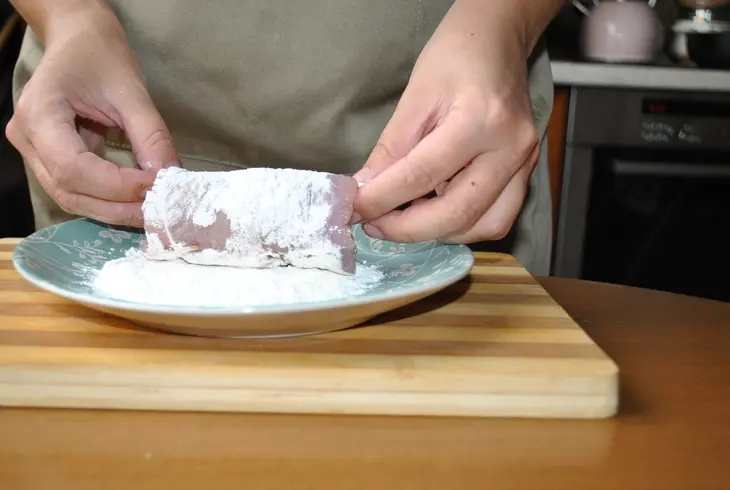 Рулетики из индейки с моцареллой и песто: шаг 6