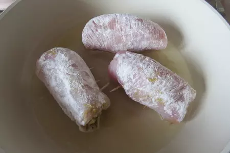 Рулетики из индейки с моцареллой и песто: шаг 7