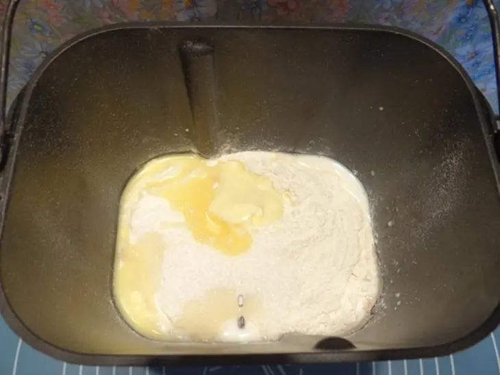 Пирожки "крабики" с начинкой из творога и сушеной клюквы: шаг 2