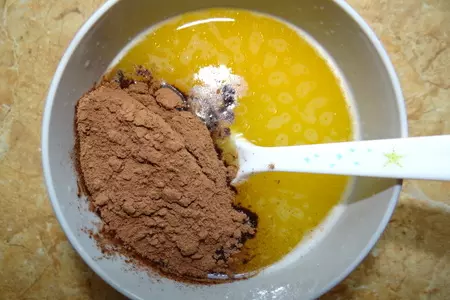 Яблочная шарлотка под арахисовым грильяжем: шаг 2