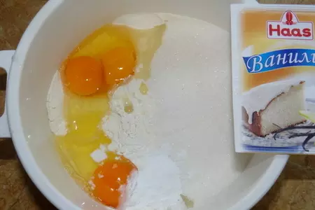 Яблочная шарлотка под арахисовым грильяжем: шаг 4