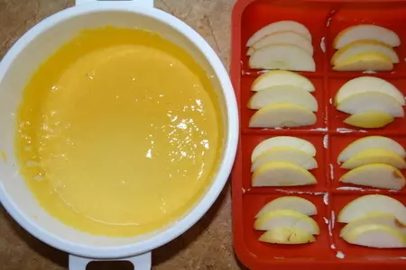 Яблочная шарлотка под арахисовым грильяжем: шаг 5