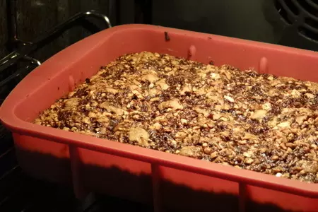 Яблочная шарлотка под арахисовым грильяжем: шаг 7