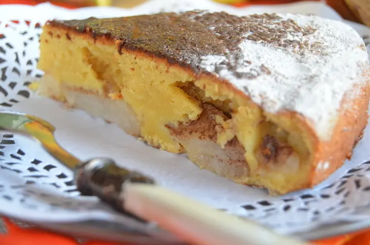 Тыквенная шарлотка с яблоками и хрустящей коричной корочкой: шаг 7