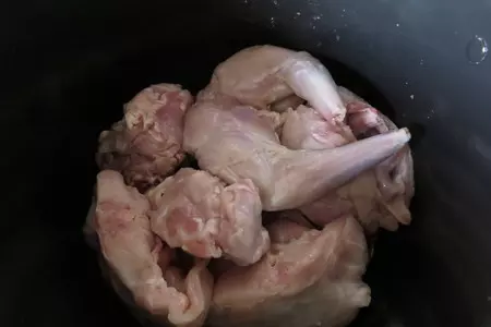 Кролик с фруктами в красном вине: шаг 2