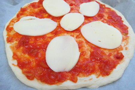 Пицца «вкус италии» с артишоками, оливками и ветчиной: шаг 5