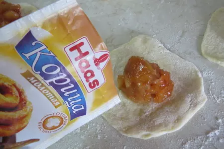 Пирог и пирожки с яблоками из апельсинового дрожжевого теста: шаг 6