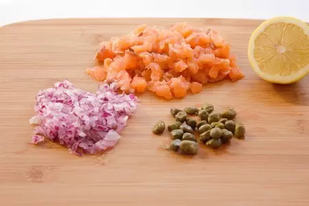 Тар-тар с лососем и жареным кус-кусом: шаг 3