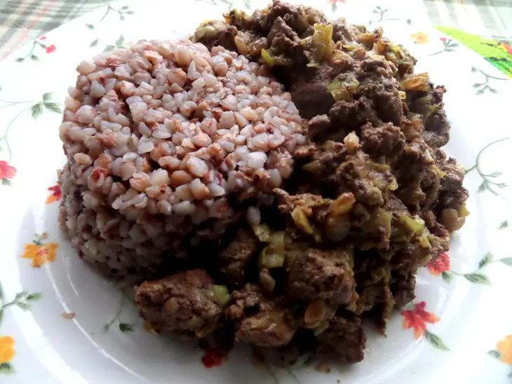 Гречка с ароматной печёнкой: шаг 8