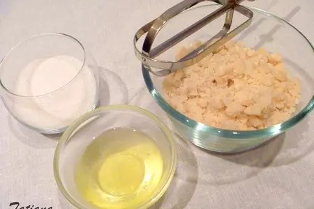 Пирог со сливами под марципановым кольцом: шаг 4
