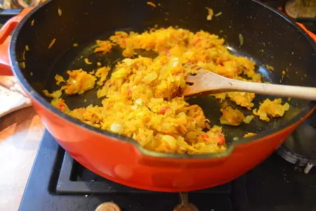 Булгур с овощами, карри и рыбными фрикадельками в мультиварке: шаг 4