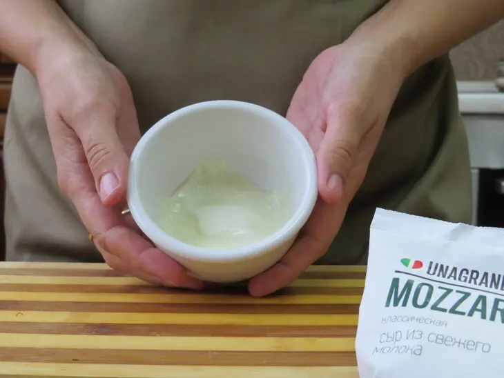 Десертные розы из моцареллы: шаг 7
