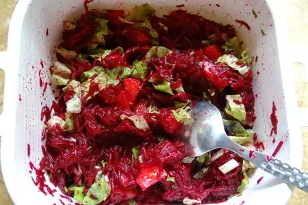 Свекольный салат с мандаринами, миндалем и пикантной заправкой: шаг 3