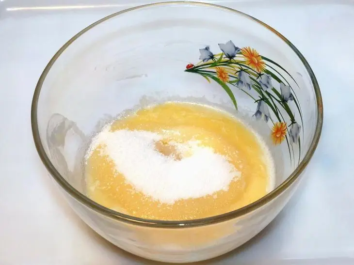 Печенье шоколадное с кокосом и ягодой: шаг 1
