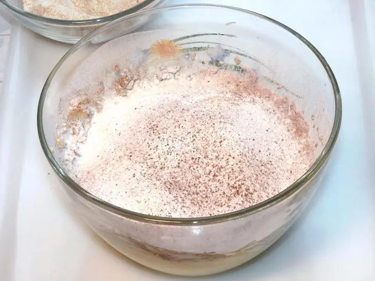 Печенье шоколадное с кокосом и ягодой: шаг 2
