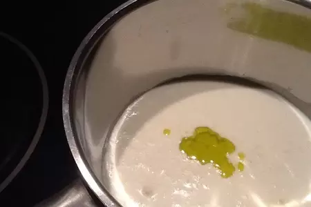 Мильфей из тунца с помидорами конфи и хрустящим базиликом в креме из моцареллы unagrande: шаг 7