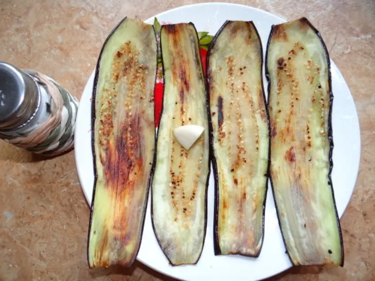 Закусочные бутерброды с баклажаном и мандариновой ноткой: шаг 1