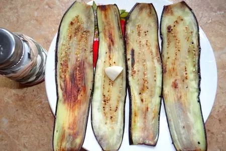Закусочные бутерброды с баклажаном и мандариновой ноткой: шаг 1