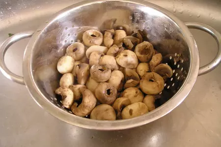 Маринованные шампиньоны быстрого приготовления: шаг 1