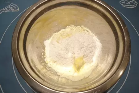 Сладкий хлеб со сливочной прослойкой и миндальными лепестками: шаг 5