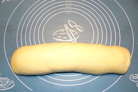 Сладкий хлеб со сливочной прослойкой и миндальными лепестками: шаг 10