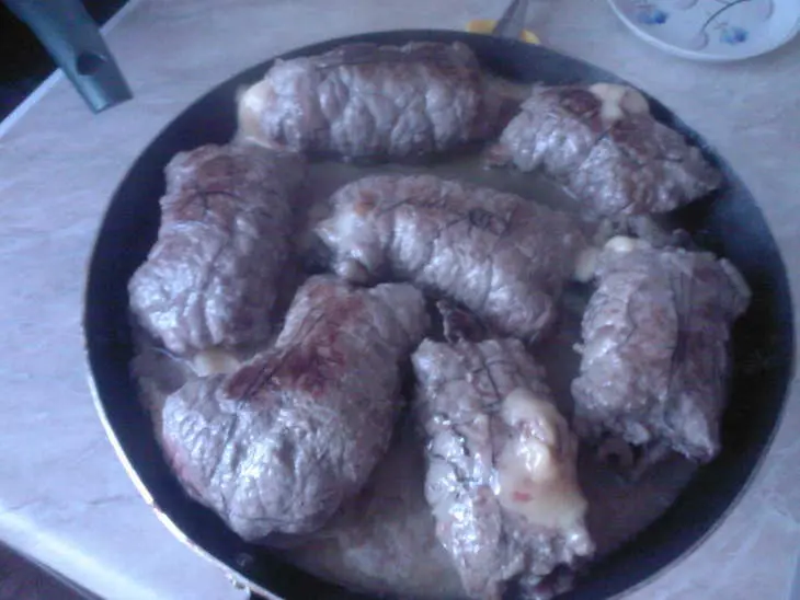 Мясные рулетики с опятами: шаг 5