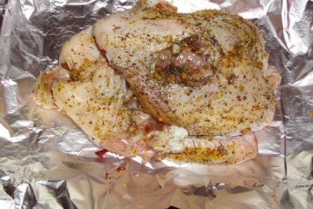 Цыпленок (курица) с овощами тушеный в фольге: шаг 2