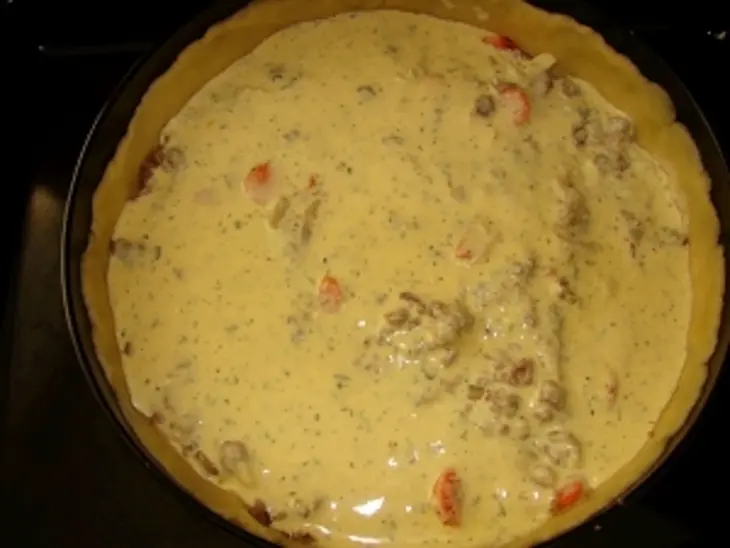 Пирог с мясом в сметанной заливке: шаг 3