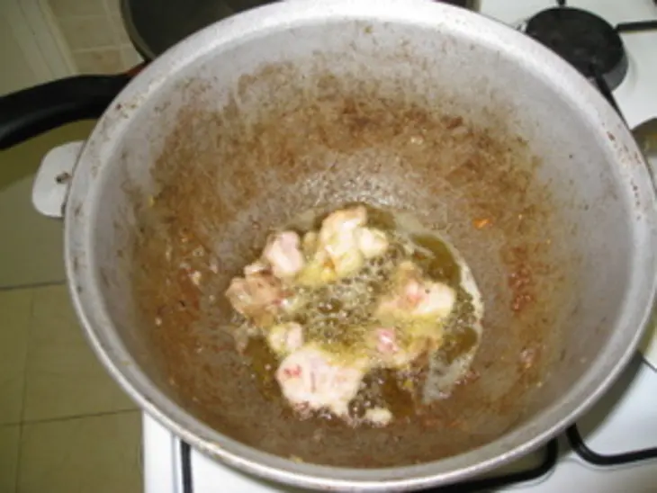 Баранина с луковой подливой.: шаг 1