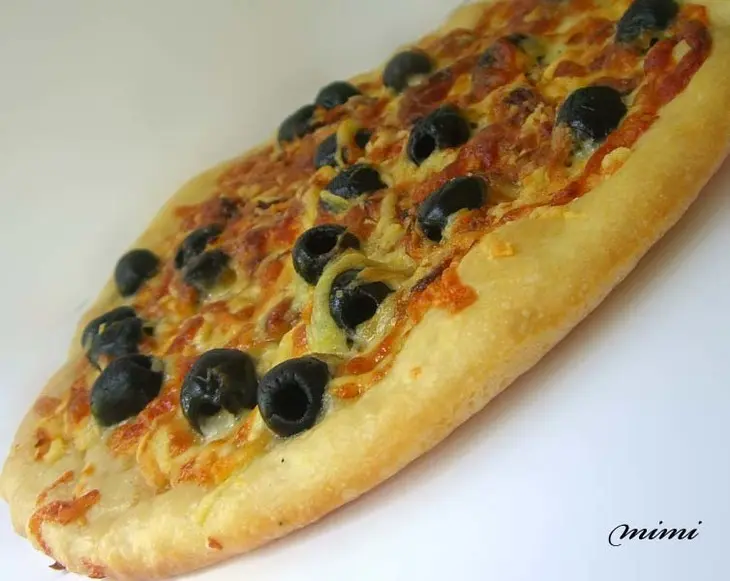 Пицца с карамелизованным луком,копченым сыром и маслинами: шаг 3