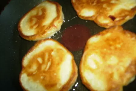Дрожжевые оладьи с яблоками: шаг 5