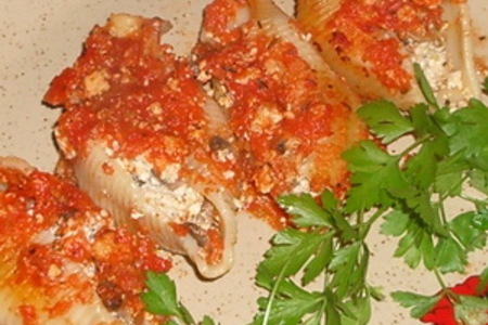 Ракушки фаршированные под томатным соусом: шаг 4