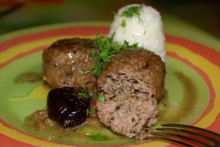 Мясо-овощные тефтели с фасолью и черносливом: шаг 7