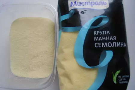 Запеканка из манной крупы семолина с черничными "островками": шаг 1