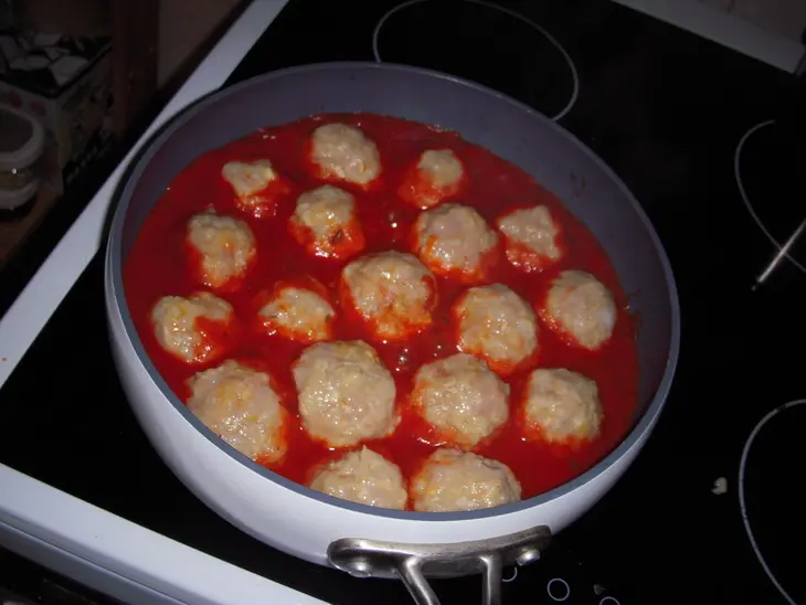 Куриные фрикадельки с соусом из гаспаччо: шаг 5