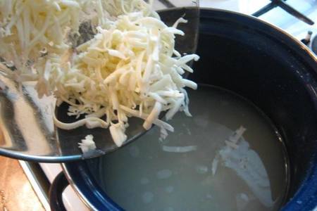 Сырный суп с креветками: шаг 1