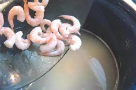 Сырный суп с креветками: шаг 2