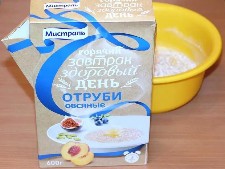 Яблочные сырники в панировке из овсяных отрубей: шаг 3