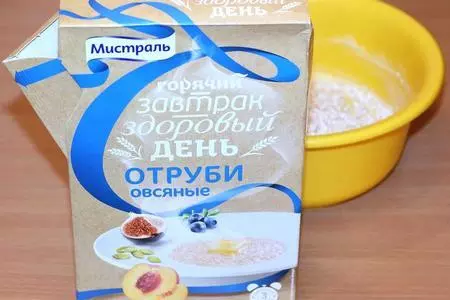 Яблочные сырники в панировке из овсяных отрубей: шаг 3