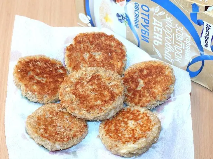 Яблочные сырники в панировке из овсяных отрубей: шаг 7