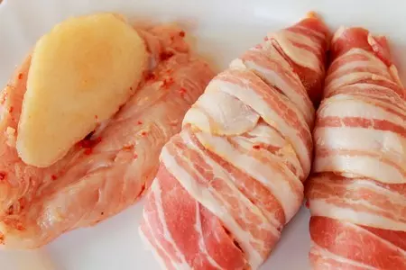 Куриные рулетики с грушей в беконе: шаг 4