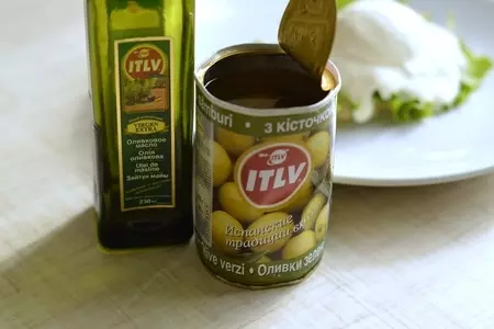Гренка с салатом, малосольной семгой, яйцом-пашот и йогуртовым соусом: шаг 4