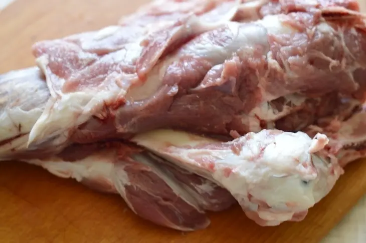 Баранья нога, запеченная с розмарином, чесноком и лавандой.: шаг 2